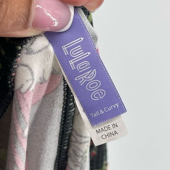 LULAROE Women’s Santa & Holly Red Green Striped High Waist Christmas Leggings - Picture 12 of 14